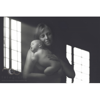 Babyfotografie Kinderfotografie Saar Pfalz Mutter Mama Fenster Baby Liebe Licht