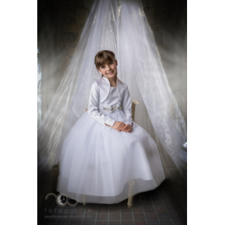 Fotograf Kinderfotografie Saar Pfalz Kommunion Konfirmation Kirche Fenster Schleier romantisch vinta