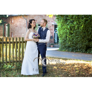 Hochzeitsfotografie Saar Pfalz Wedding Braut BrÃ¤utigam Brautpaar BrautstrauÃ Blumen Gartenzaun Bauer